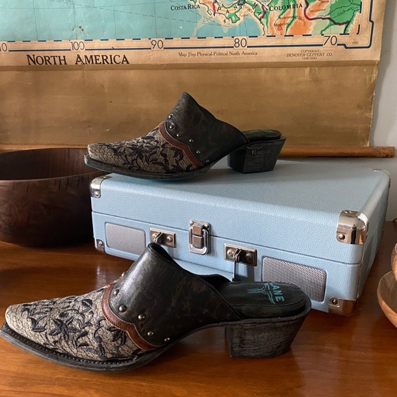 Lane Mules 8 1/2 - Picture 6 of 9